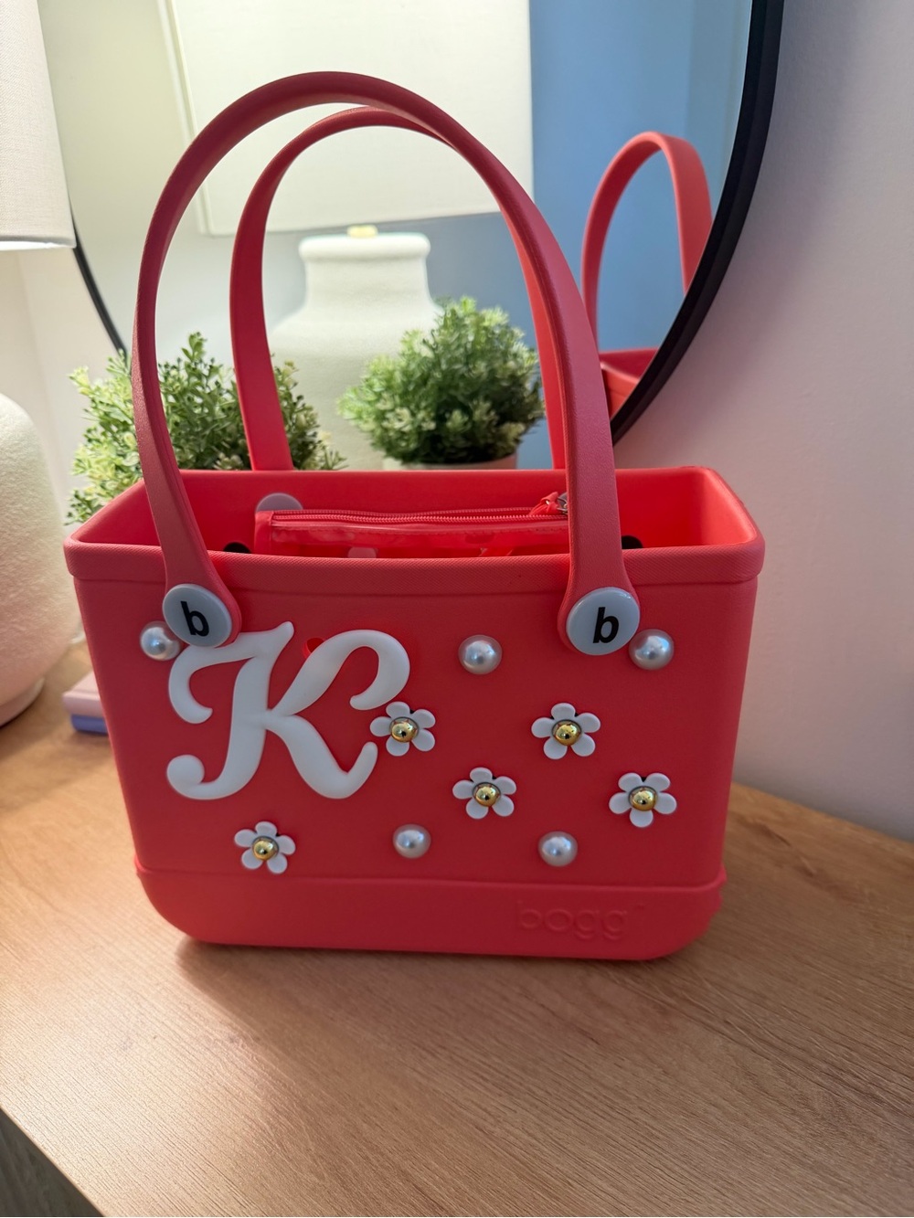 Bogg bag with daisy charms and letter K - Picture 2 of 6